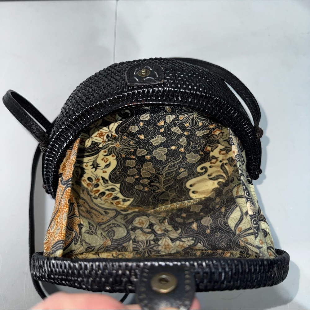 Round Woven Rattan Black Crossbody Purse Canteen Snap Closure Vintage Lined - Picture 6 of 7